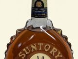 une image représentant une bouteille de brandy Suntory sur fond blanc