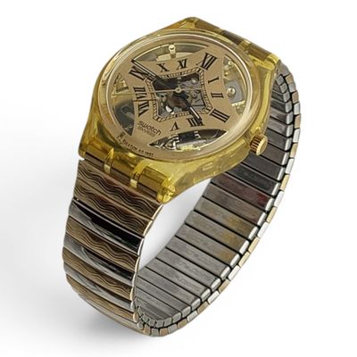 une image représentant une montre-bracelet en or et en argent avec des chiffres romains