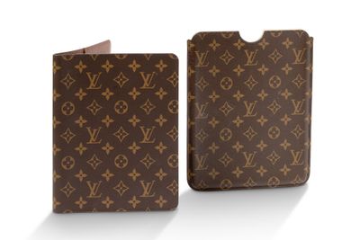 deux portefeuilles Louis Vuitton, un marron et un marron
