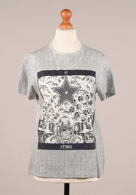 un t-shirt pour femme sur un mannequin, un mannequin, un mannequin, un mannequin, un mannequin, un mannequin, un mannequin, un mannequin, un mannequin, un mannequin, un mannequin, un mannequin, un mannequin, un mannequin, un mannequin, un mannequin, un mannequin, un mannequin, un mannequin, un mannequin, un mannequin, un mannequin, un mannequin, un mannequin, un mannequin, un mannequin, un mannequin, un mannequin, un mannequin, un mannequin, un mannequin, un mannequin, un mannequin, un