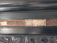Vitrine en bois laqué, sculpté et incrustations de nacre, ou… (photo 5)