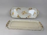deux plateaux blancs et dorés ornés d'oiseaux et de fleurs