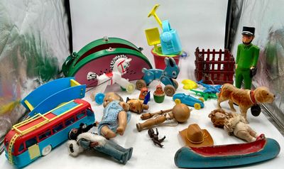 321 / CH-C10 / Lot de jeux et jouets divers en plastiq…