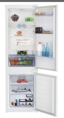 un réfrigérateur blanc dont la porte est ouverte et qui contient des aliments