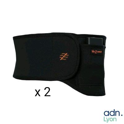 the back of a black belt with two orange letters on it