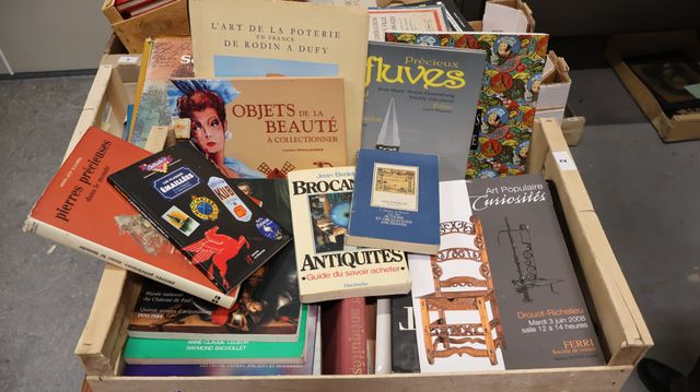 Lot de livres art et antiquités dont pierres précieuses, célébrit...