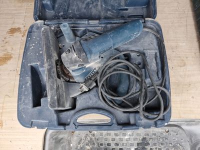 a tool in the case that is sitting on the floor