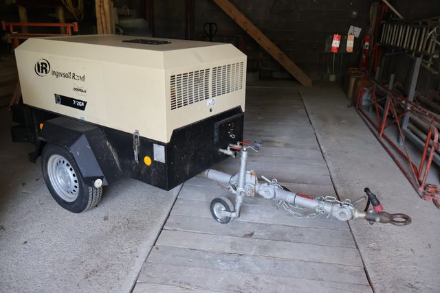 Compresseur de chantier INGERSOLL RAND 7/26 E, de 2011, 810 heure...