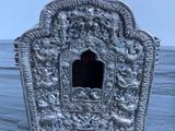 boîte à encens plaquée argent, dotée d'une petite ouverture au milieu