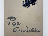 un vieux livre dont la couverture est ornée d'un dessin représentant un scarabée