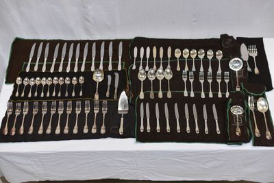 CHRISTOFLE, Ménagère en métal argenté modèle uniplat compren… - Photo 1