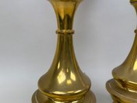 Paire de lampes à pétrole en bronze ou laiton, les globes et… (photo 4)