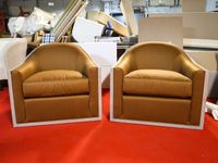 Paire de fauteuils, en bois cérusé et tissu rouille (photo 2)