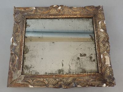 Miroir en bois stuqué et doré, XVIIIème siècle (manques, gla…