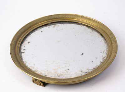 Plateau de table rond en bronze doré ciselé à décor de palme…