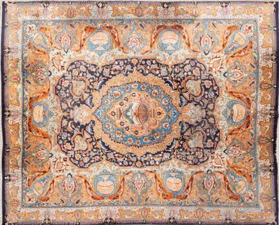 un gros plan d'un tapis orné d'un motif en médaillon