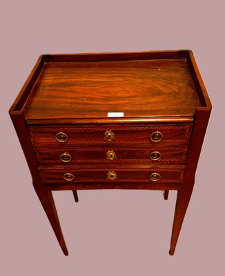 Chevet XIX ouvrant à 3 tiroirs à décor de liseré en marquete…