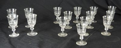 PARTIE DE SERVICE DE VERRES en cristal proche du modèle Vic …
