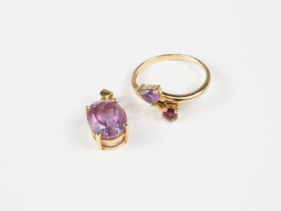 Ensemble bague et pendentif en or et améthyste ou pierre d'i…