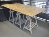 une photo d'un établi dans une usine