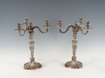 paire de candélabres anciens en métal argenté