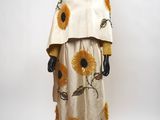 une image représentant un mannequin orné de tournesols