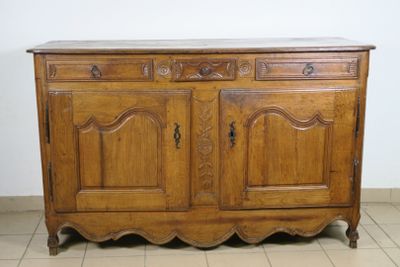 Buffet en chêne sculpté de fleurs ouvrant par trois tiroirs … - Photo 1