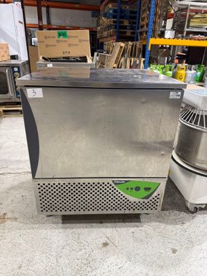 a machine that is sitting on the floor in a warehouse