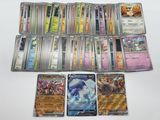 beaucoup de cartes sur la table