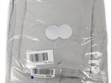 un sac en papier blanc orné d'un cœur blanc