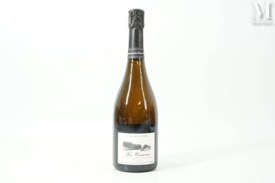 une bouteille de vin posée sur une table