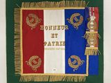 une banderole sur laquelle figure la photo d'un officier