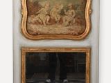 deux tableaux accrochés au mur l'un à côté de l'autre