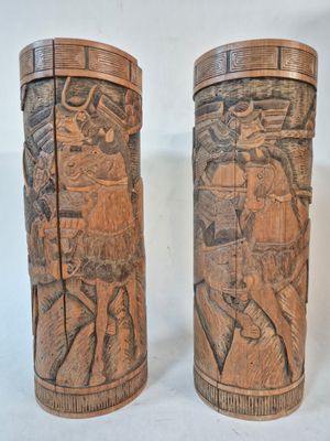 CHINE, XXe. Paire de porte-pinceaux en bambou à décor sculpt…