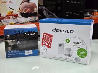 Emballage du système de sécurité domestique intelligent Devvoo Wi-Fi posé sur une table