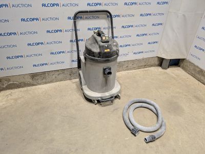 a vacuum that is sitting on the floor next to a hose