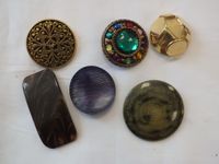 Un lot de boutons, majoritairement de gros formats, en plast… (photo 2)