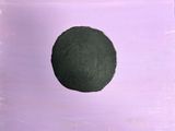 une image représentant un tableau où l'on voit une balle verte sur un fond violet