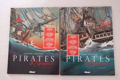 deux livres posés sur une table
