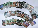 beaucoup de cartes sur la table