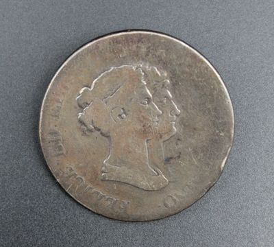 gros plan d'une pièce de monnaie sur laquelle figure un visage de femme