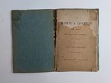 un vieux livre à la couverture bleue posé sur une table blanche