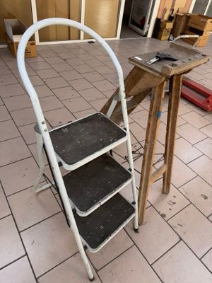 a ladder that is sitting in the middle of a room