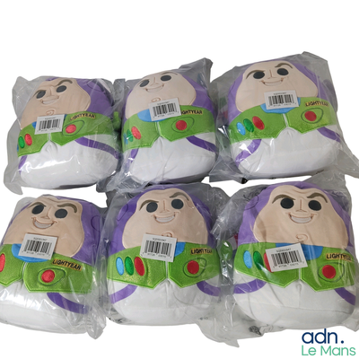six sachets de coussins en forme de personnages de « Toy Story », emballés sous film plastique
