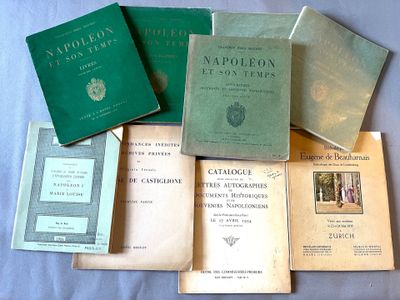 un grand nombre de livres posés sur une table