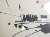 un dessin en noir et blanc représentant un couteau et une fourchette posés sur une table