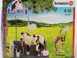 schleie horse club set in a box with a horse and a horse