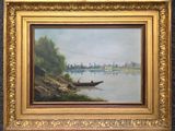 une peinture à l'huile représentant un bateau sur une rivière avec des arbres en arrière-plan