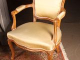 a chair that is sitting on a rug on the floor