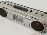 a radio that is sitting on top of a table